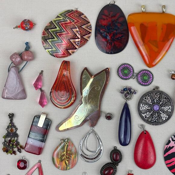 Pendant Charm Craft Jewelry Lot - 80+ Glass Stone Red Pink Purple Orange Variety - Picture 2 of 11